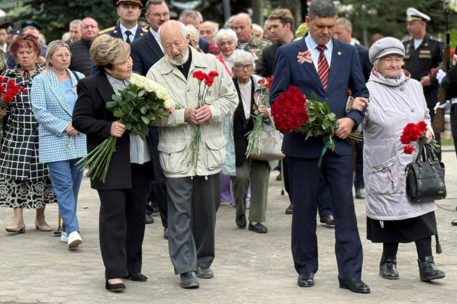 В столице Камчатки почтили память героев Курильского десанта. Фото: kamgov.ru. Фотография 9