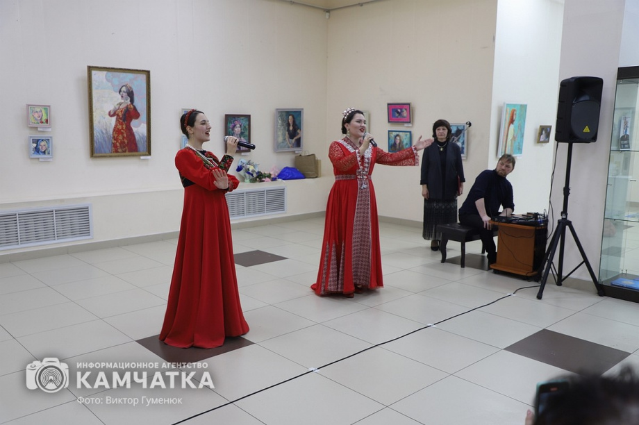 Художественная выставка «Место встречи» открылась на Камчатке. Фоторепортаж. фото: Виктор Гуменюк. Фотография 56