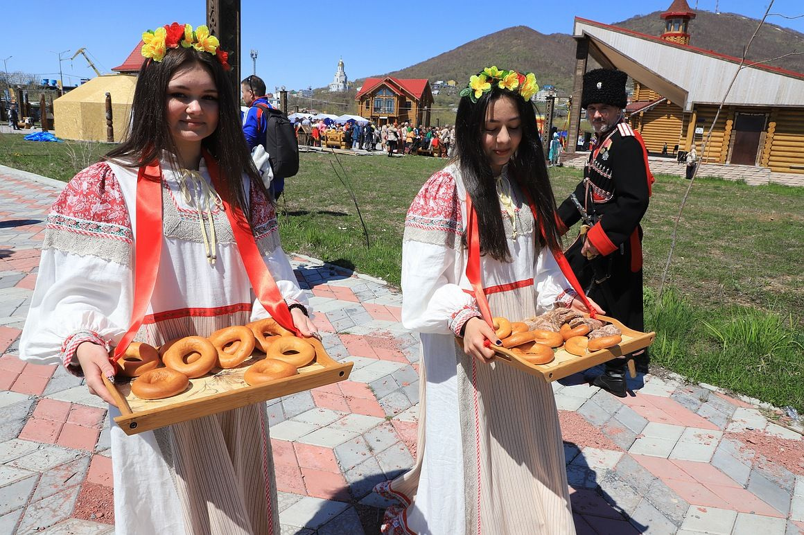Пять часов продлился ежегодный фестиваль «Славянский венок»  в столице Камчатки. Фото: Виктор Гуменюк. Фотография 62