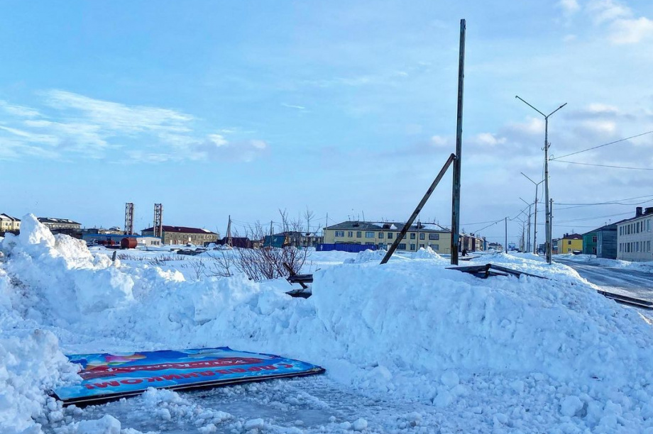Опоры ЛЭП упали в Усть-Камчатске из-за циклона. Фото: информационный медиацентр . Фотография 3