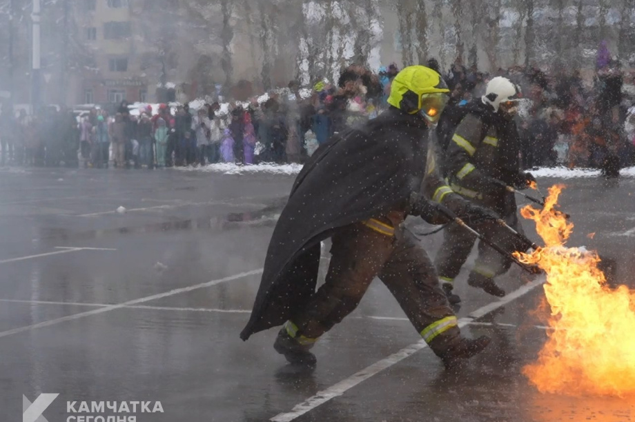 На Камчатке отметили 377 лет пожарной охраны (фоторепортаж). . Фотография 20