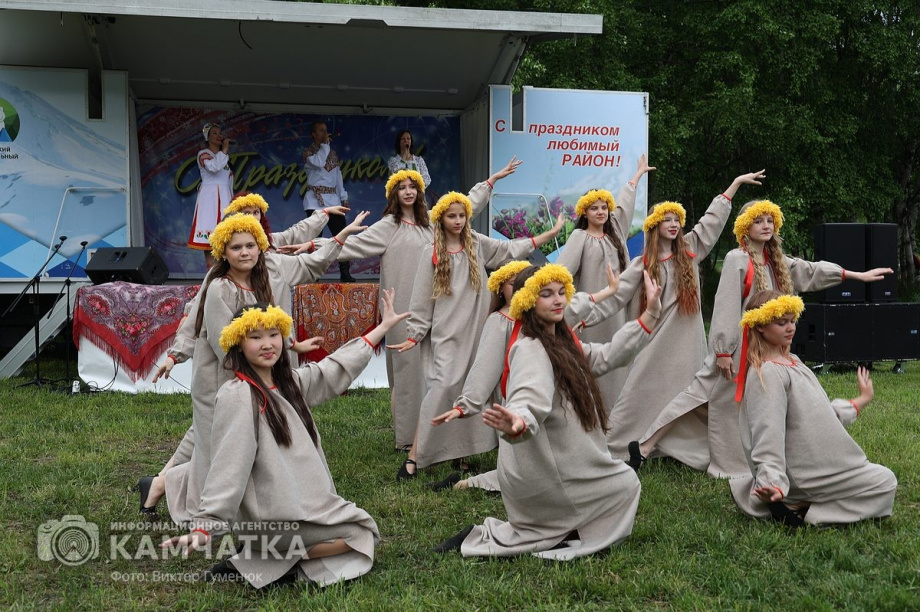 Мы славяне! — народное гуляние в Елизово было ярким и позитивным. Фото: ИА «Камчатка» \ Виктор Гуменюк. Фотография 1