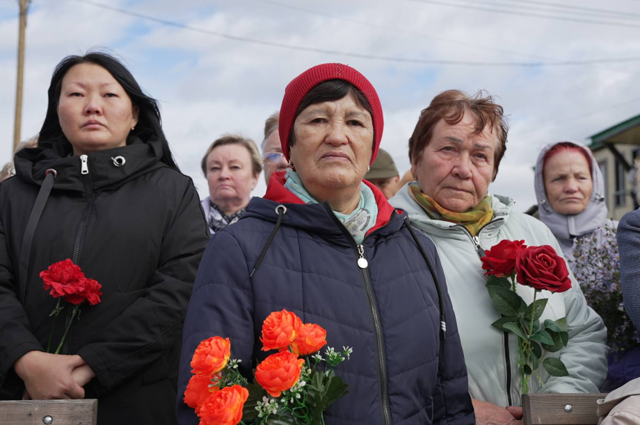 «Живи и помни»: в селе Мильково открыли памятник участникам СВО. zskk.ru. Фотография 4