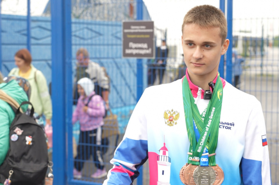 Четыре медали завоевал в Международных играх «Дети Азии» камчатский пловец Богдан Торопкин. Фото: kamgov.ru. Фотография 1