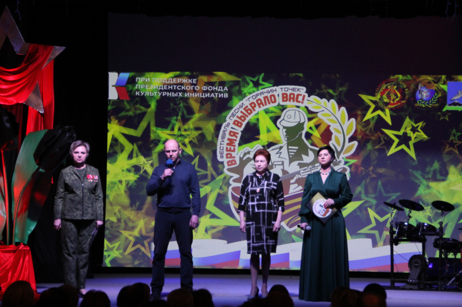 «Время выбрало вас»: фестиваль, который соединил поколения под аккорды гитар. . Фотография 8