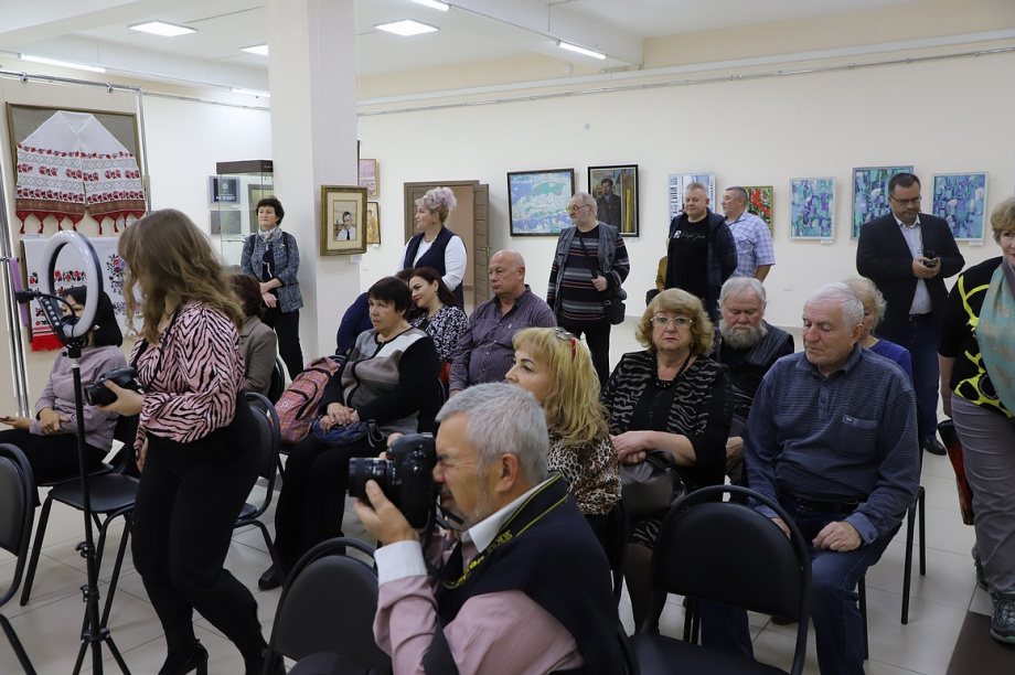 Выставка "А жизнь продолжается" открылась в художественном музее на Камчатке. Фоторепортаж. Фото: В. Гуменюк. Фотография 25