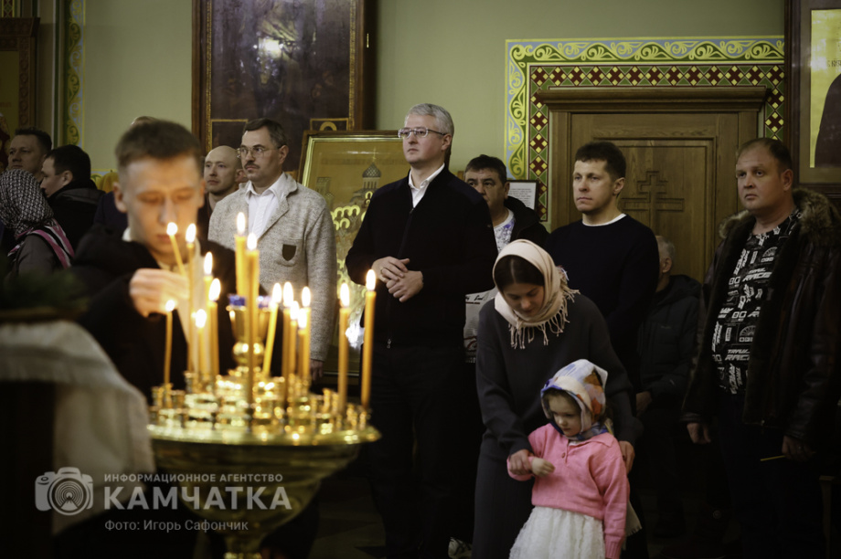 Рождественская служба в соборе Святой Троицы на Камчатке (фоторепортаж). Фото: «Камчатка Сегодня» \ Игорь Сафончик. Фотография 75