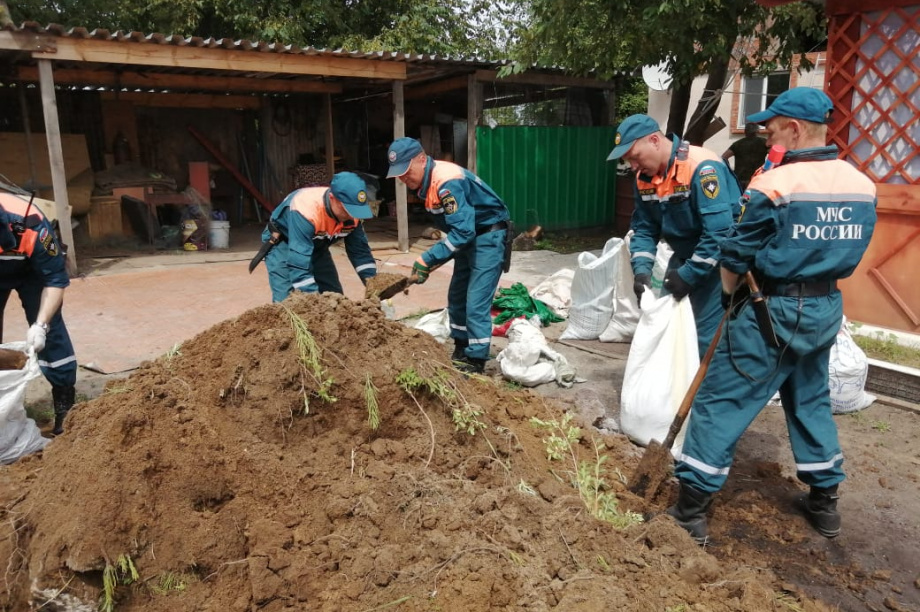 Камчатские спасатели оказывают помощь населению в подтопленных районах Приамурья. Фото: пресс-служба краевого управления МЧС. Фотография 3