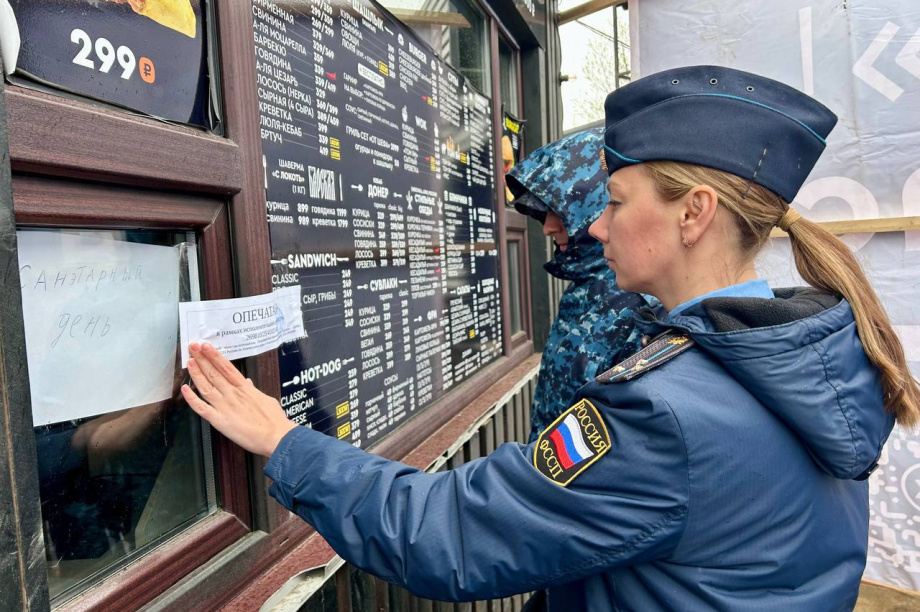 В Петропавловске-Камчатском закрыли опасный фастфуд возле «Веги». Фото: УФССП по Камчатскому краю и Чукотскому округу. Фотография 1