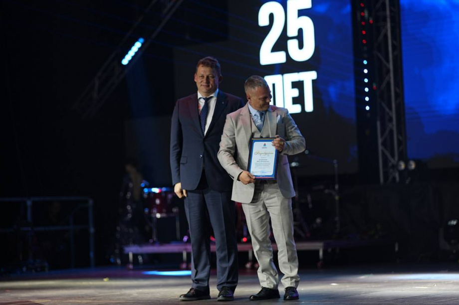 Сотрудники Тымлатского рыбокомбината получили благодарственные письма от Ирины Яровой. фото: пресс-служба Ирины Яровой. Фотография 6