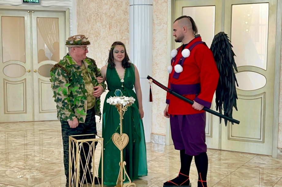 Японский горный дух и лесная нимфа создали семью на Камчатке. Фото: Агентство ЗАГС Камчатского края. Фотография 3