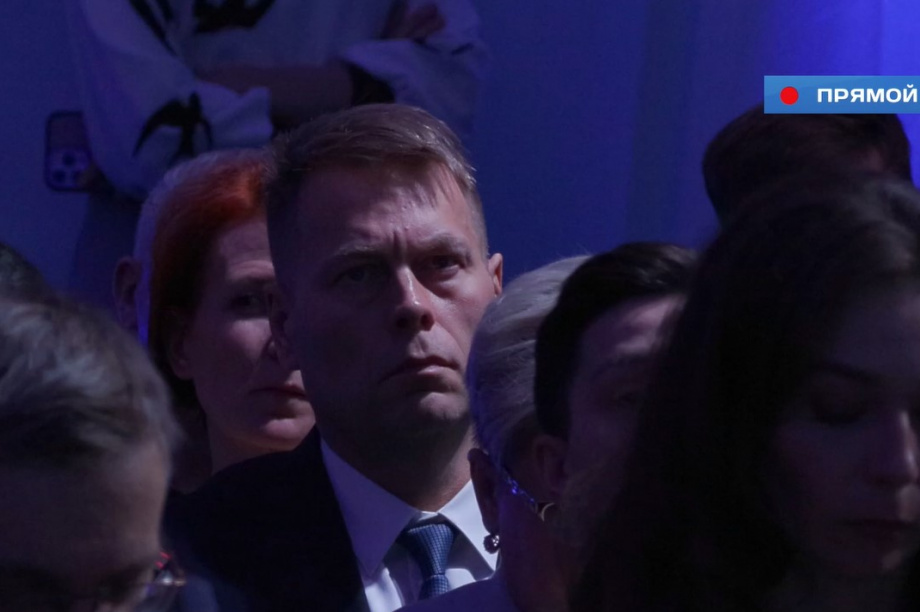 Владимир Солодов поручил краевому минздраву усилить работу по привлечению медиков в регион. . Фотография 4