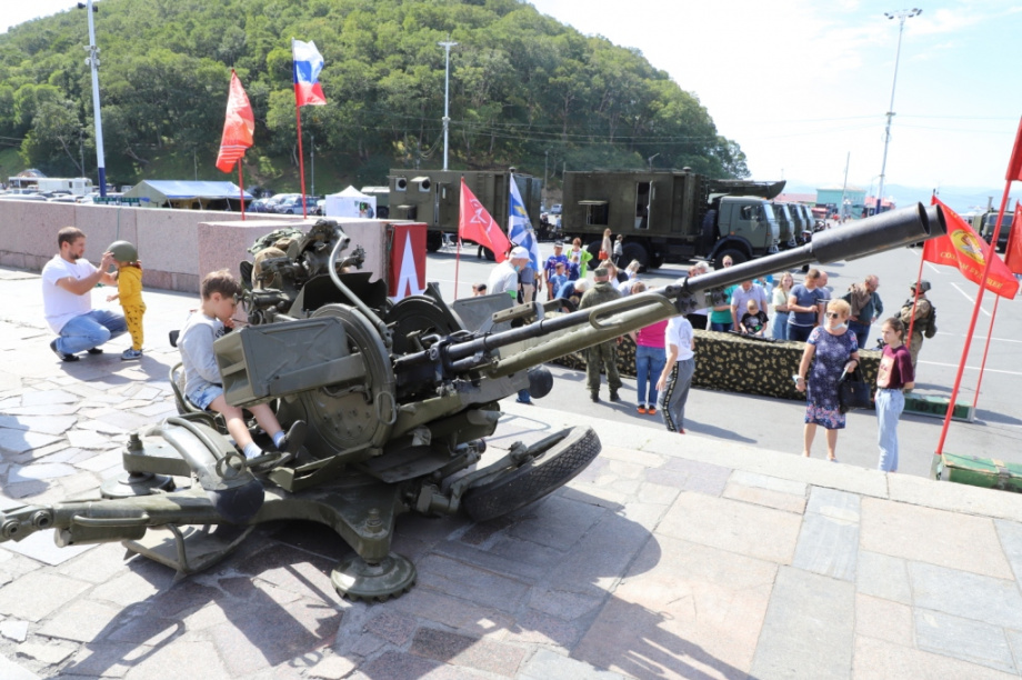Форум Армия-2021 проходит на Камчатке. Посмотреть выставку пришел даже енот. Фото: Виктор Гуменюк. Фотография 32