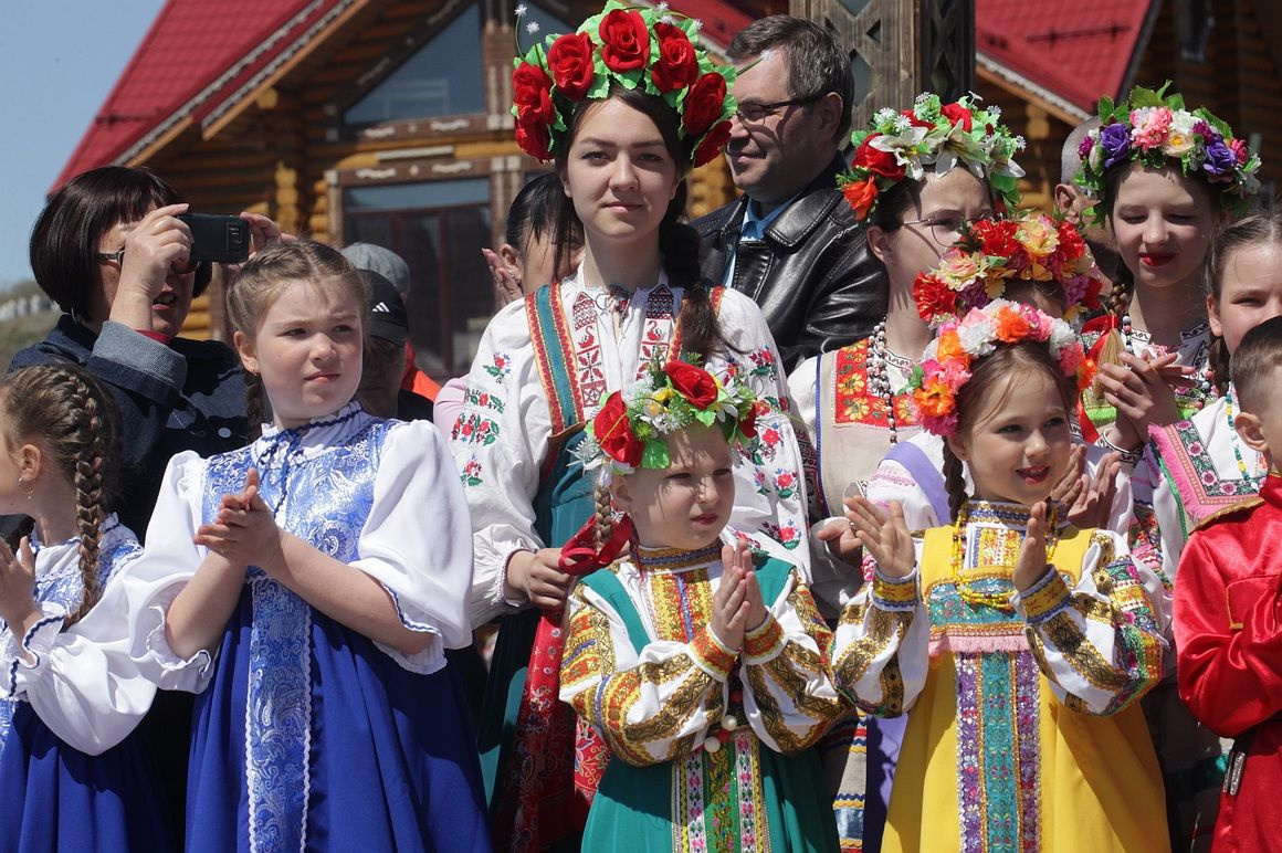 Пять часов продлился ежегодный фестиваль «Славянский венок»  в столице Камчатки. Фото: Виктор Гуменюк. Фотография 7
