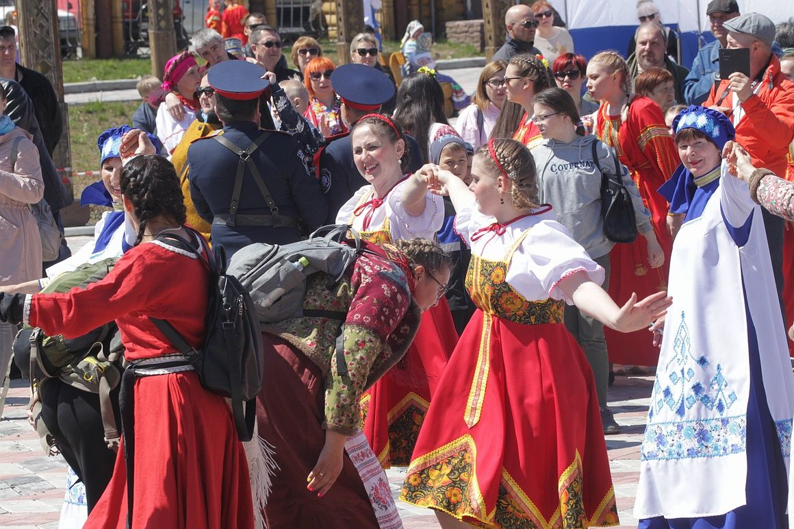 Пять часов продлился ежегодный фестиваль «Славянский венок»  в столице Камчатки. Фото: Виктор Гуменюк. Фотография 24