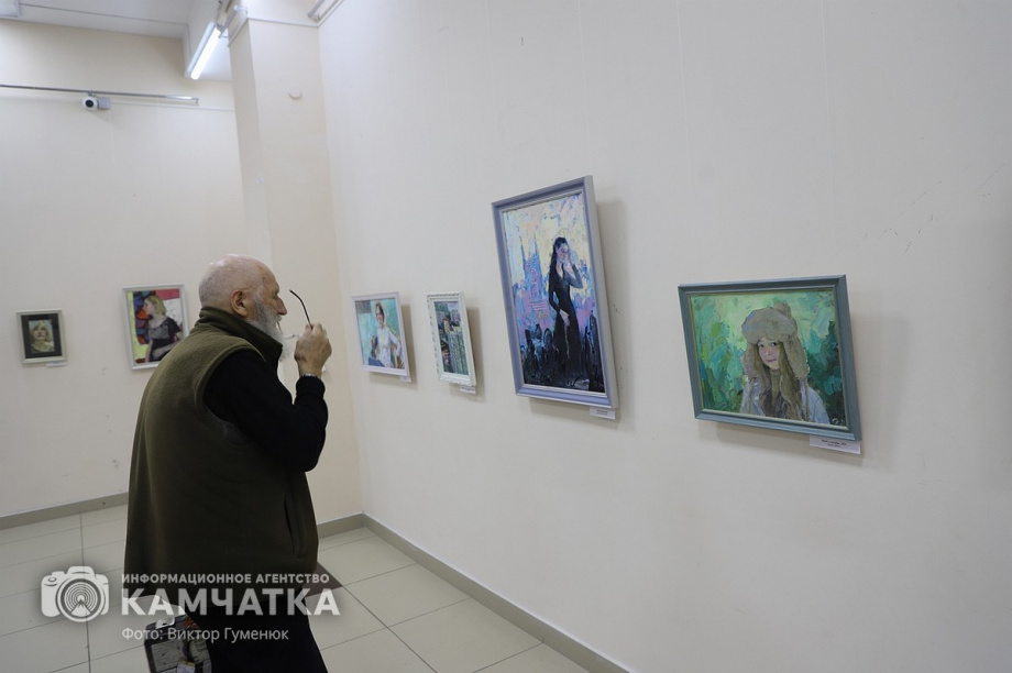 Художественная выставка «Место встречи» открылась на Камчатке. Фоторепортаж. фото: Виктор Гуменюк. Фотография 48