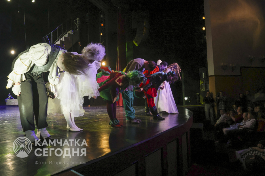 Пятьсот детей побывали на Губернаторской ёлке на Камчатке. Фото: ИА «Камчатка»/Игорь Сафончик. Фотография 86