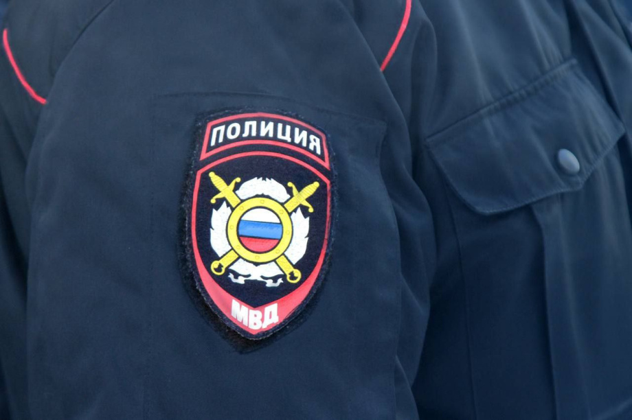 Подари себе праздник: жительница Камчатки стащила розы из цветочного магазина. Фото: УМВД России по Камчатскому краю