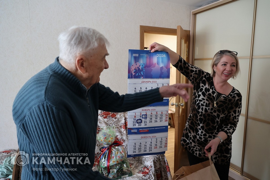 Сенатор Невзоров поздравил двух камчатских ветеранов Великой Отечественной с  днями рождения. Фото: Виктор Гуменюк \ ИА «Камчатка» . Фотография 4