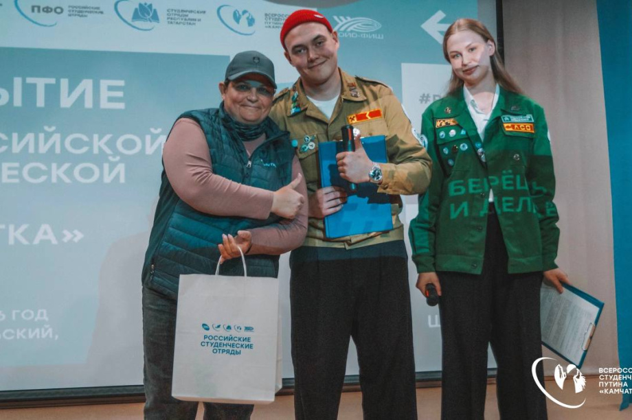 В Октябрьском приезжих студентов посвятили в рыбообработчики . . Фотография 2