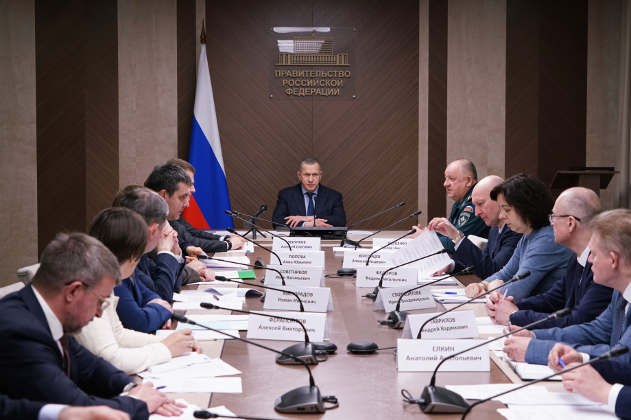 Трутнев призвал снять административные барьеры при ликвидации ЧС на Дальнем Востоке. Фото: Полпредство ДФО