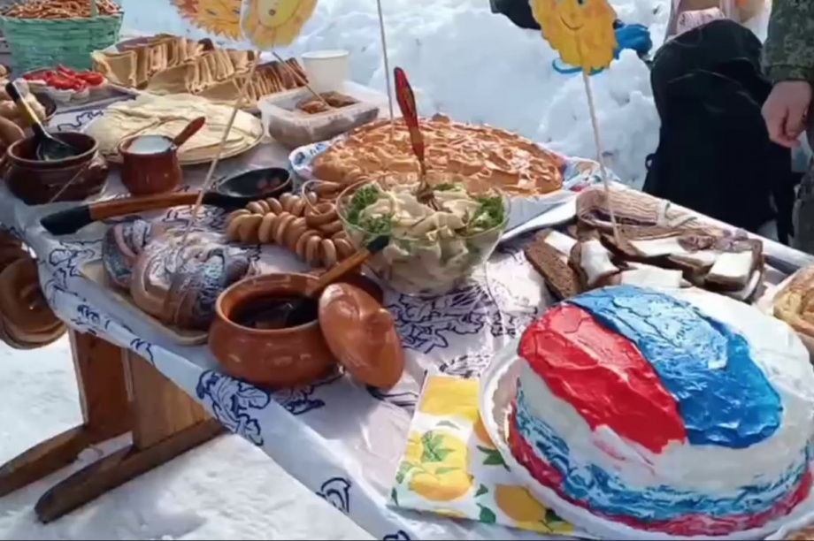 Масленичные гуляния и выборы Президента РФ в посёлке Вулканном на Камчатке.  Фото: скрин с видео Ивана Кулакова.. Фотография 10