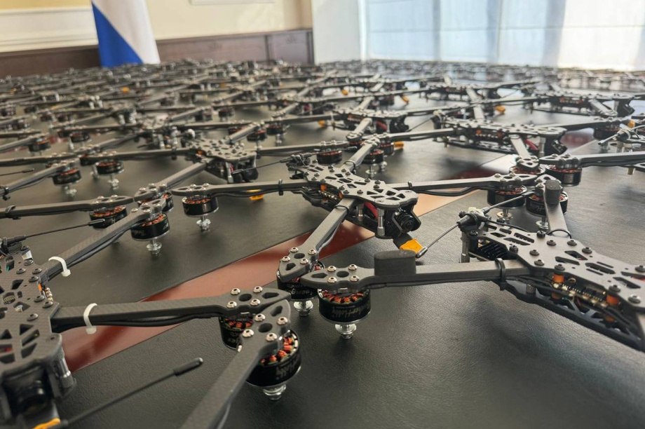 100 FPV-дронов отправили камчатским морпехам в зону СВО. Фото: kamgov.ru. Фотография 4