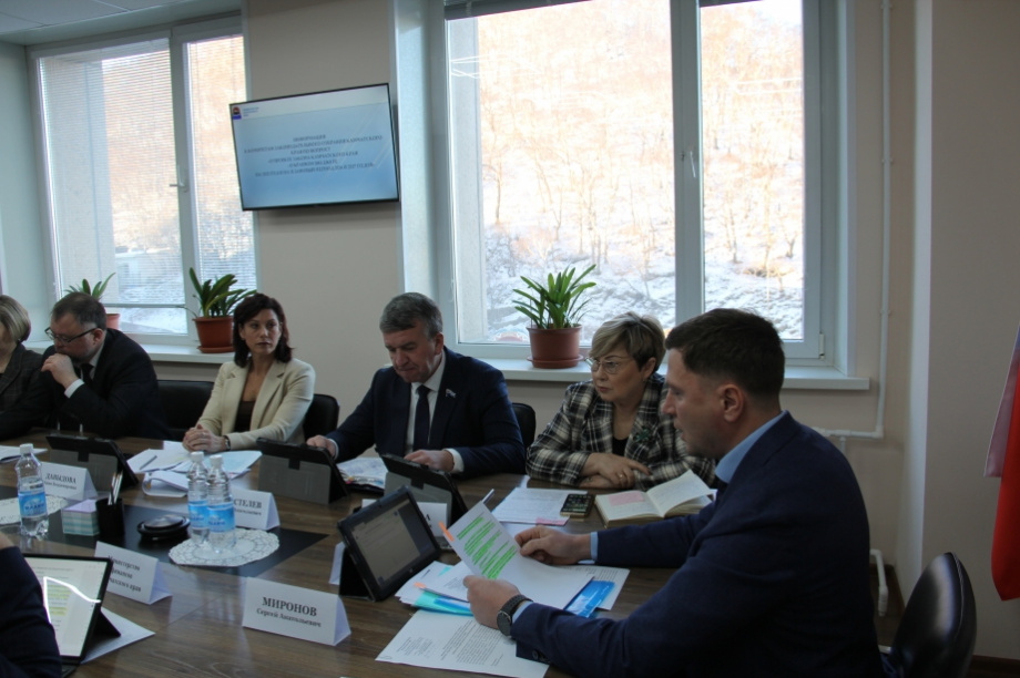 Более 1,5 млрд рублей будет направлено на ремонт и содержание дорог на Камчатке. Законодательное Собрание Камчатского края