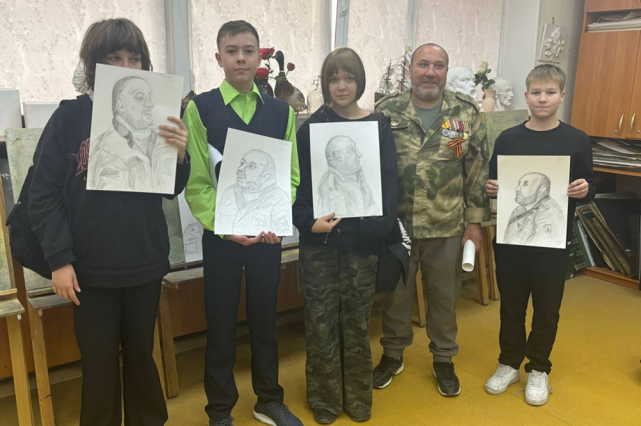 В Петропавловске стартовала акция «Портрет Героя». Фото: фонд Защитники Отечества (Камчатка). Фотография 6