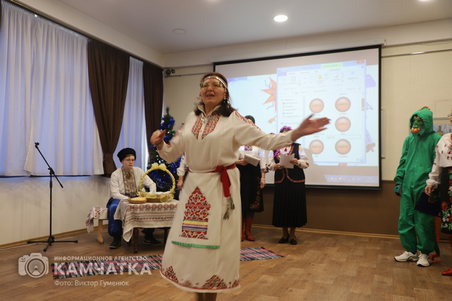 Святочные традиции вспоминали в краевой библиотеке Камчатки. Фото: Виктор Гуменюк. Фотография 34
