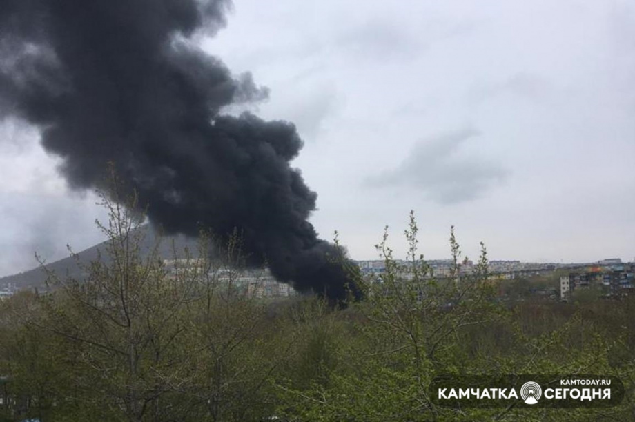 В Петропавловске горит строящееся здание школы № 33. Фото: информационное агентство "Камчатка", WhatsApp. Фотография 2