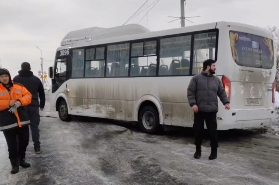 Глава Петропавловска пришел на работу пешком. . Фотография 2