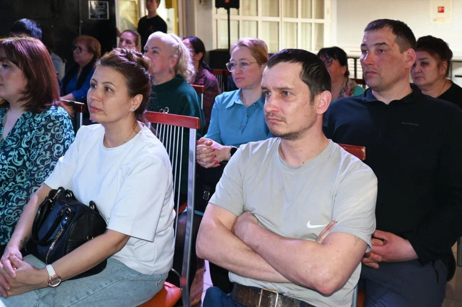 Депутаты краевого законодательного собрания представили отчет перед жителями Паланы за 2025 год. Фото: Заксобрание Камчатского края. Фотография 5