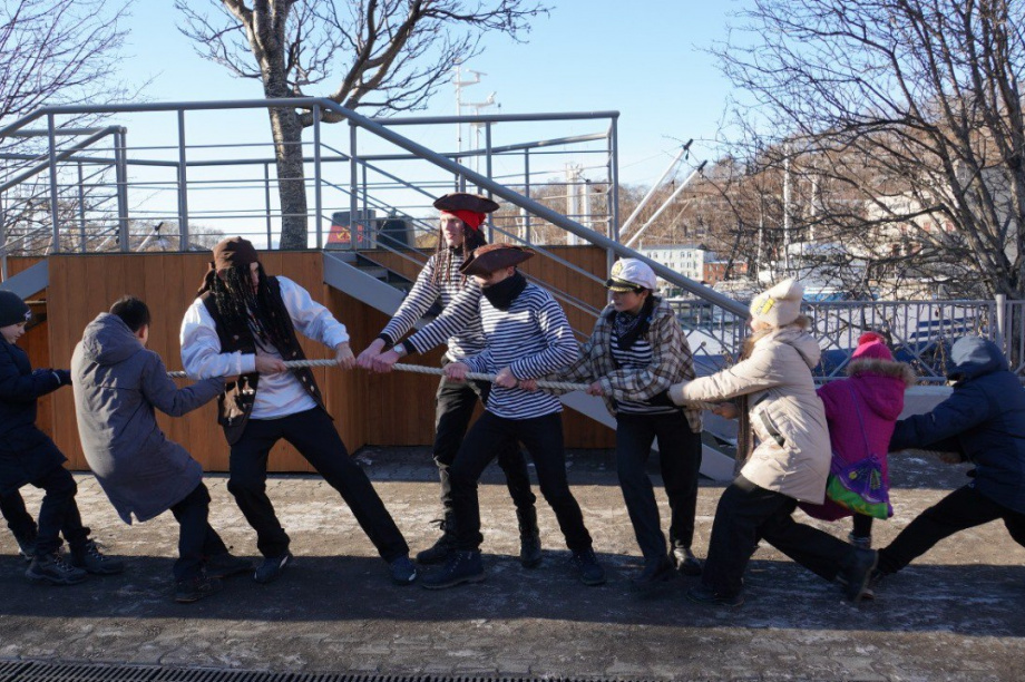 Детский праздник в честь открытия обновленной Аллеи Флота провели в столице Камчатки. Фото: администрация ПКГО. Фотография 2
