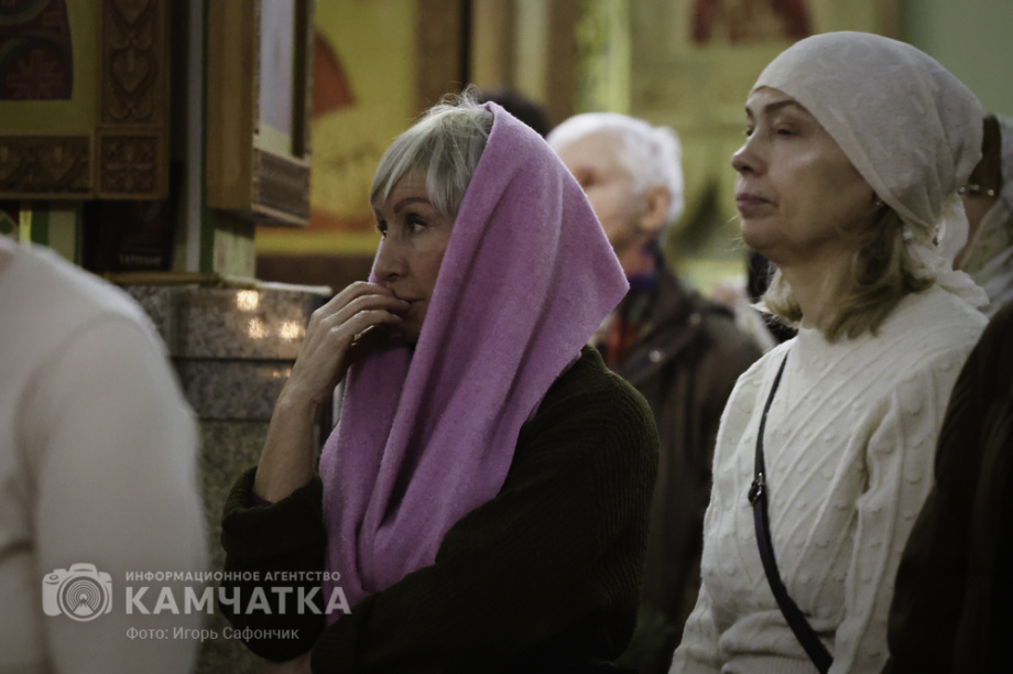 Рождественская служба в соборе Святой Троицы на Камчатке (фоторепортаж). Фото: «Камчатка Сегодня» \ Игорь Сафончик. Фотография 30