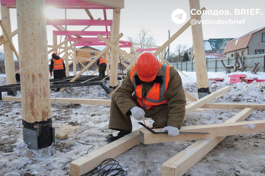 Набережная в камчатском городе Елизово обретает новые очертания. Фото: t.me/vsolodovbrief. Фотография 9