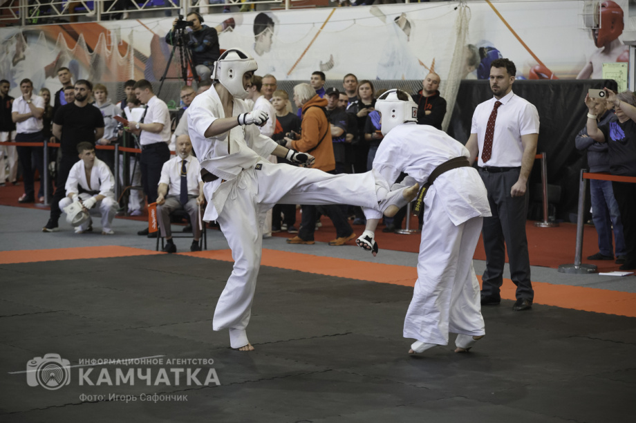 На Камчатке состоялся Чемпионат и первенство ДФО по каратэ-киокусинкай (фоторепортаж). Фото: «Камчатка Сегодня» \ Игорь Сафончик. Фотография 32
