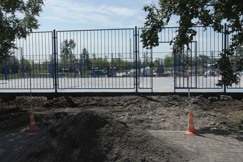 На Камчатке ремонтируют спортзалы и открытые площадки по партийному проекту. . Фотография 7