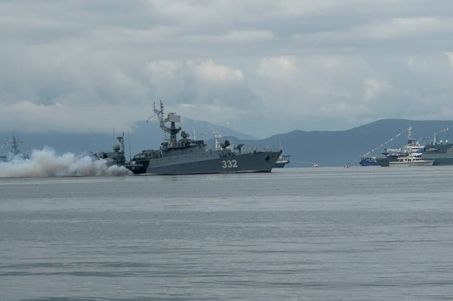 На Камчатке прошел морской парад военных кораблей . фото: kamgov.ru