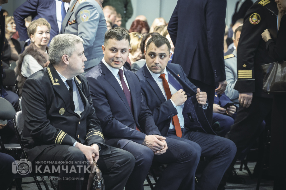Губернатор Камчатского края Владимир Солодов огласит послание органам власти субъекта (фоторепортаж). Фото: «Камчатка Сегодня» / Игорь Сафончик. Фотография 37