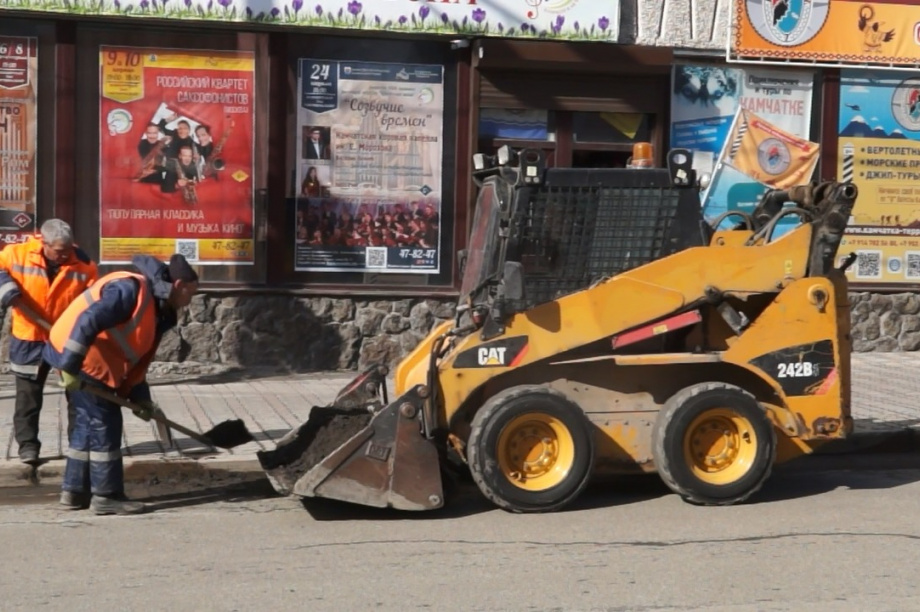 В Петропавловске стартовала весенняя уборка улиц. Фото: kamgov.ru. Фотография 5
