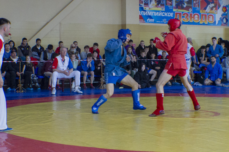 Борцы самбо на Камчатке встретились на ковре турнира ко Дню Победы. Фото: ИА «Камчатка». Фотография 23