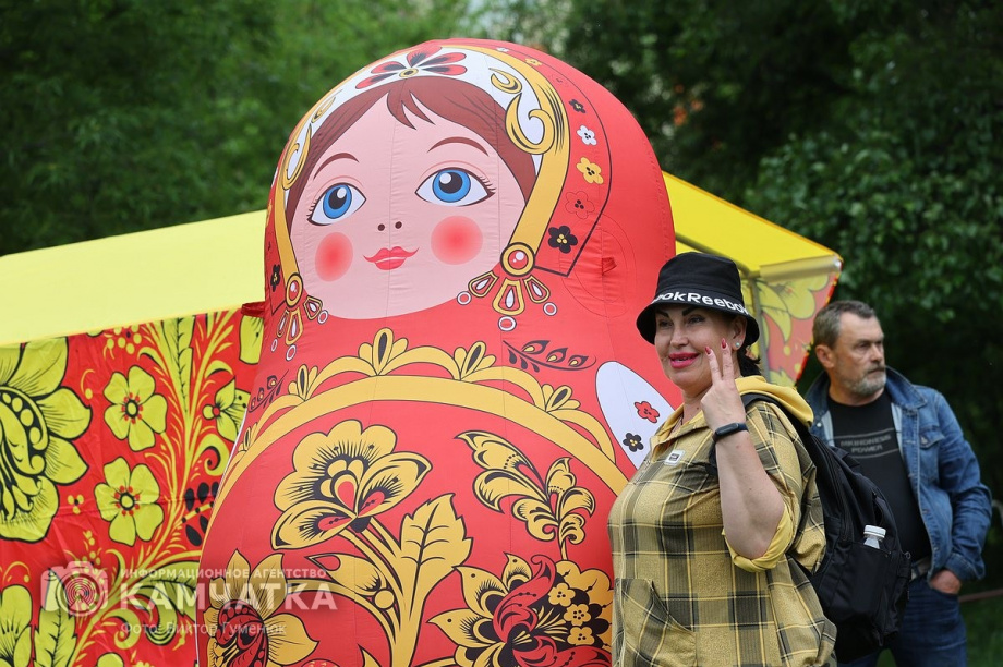 Мы славяне! — народное гуляние в Елизово было ярким и позитивным. Фото: ИА «Камчатка» \ Виктор Гуменюк. Фотография 10