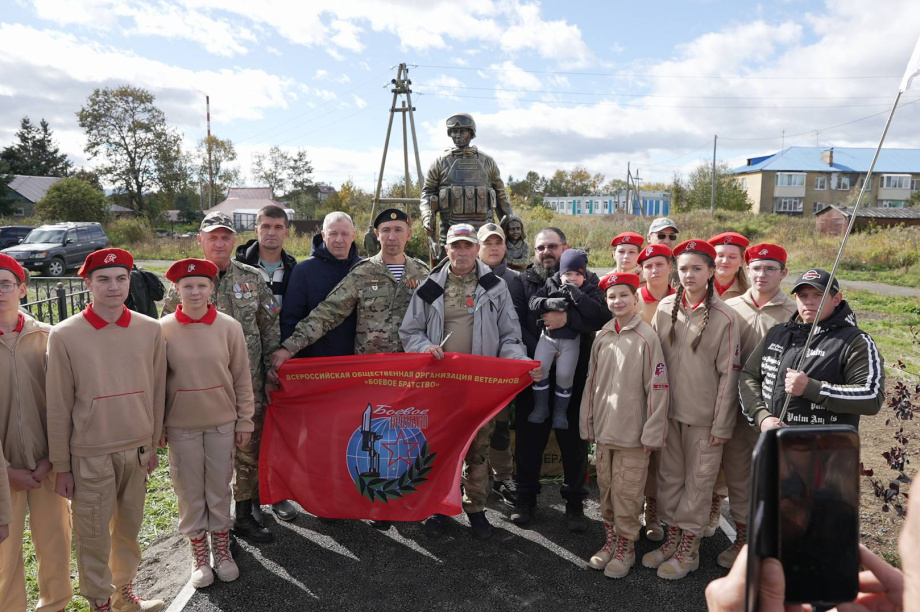 «Живи и помни»: в селе Мильково открыли памятник участникам СВО. zskk.ru. Фотография 8