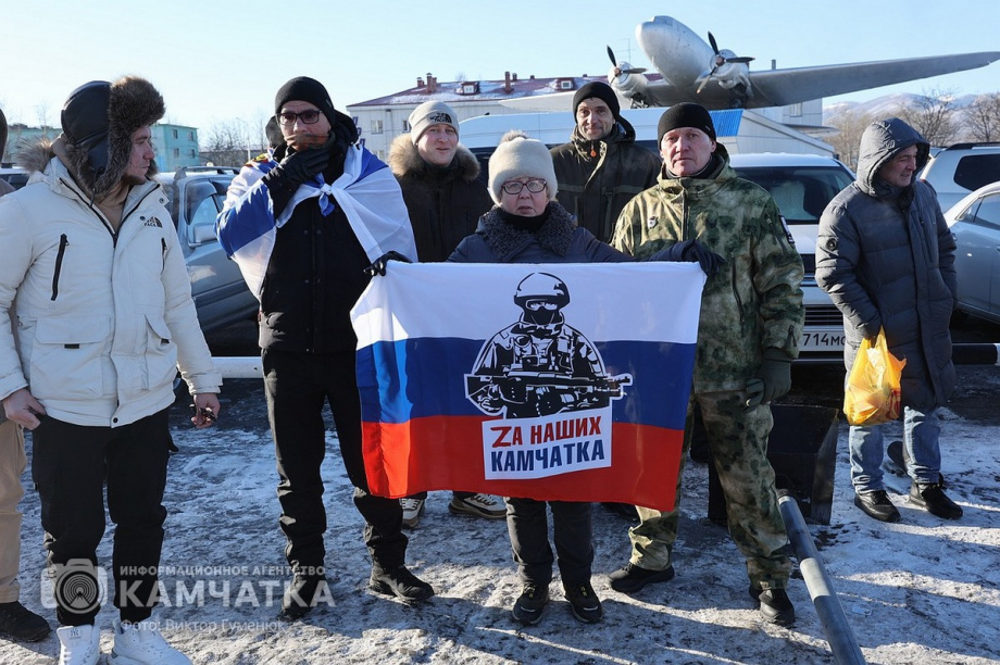 Это радость со слезами на глазах — самолёт с мобилизованными бойцами СВО прилетел на Камчатку. Фото: Виктор Гуменюк . Фотография 13