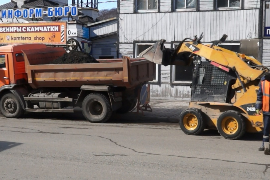 В Петропавловске стартовала весенняя уборка улиц. Фото: kamgov.ru. Фотография 2