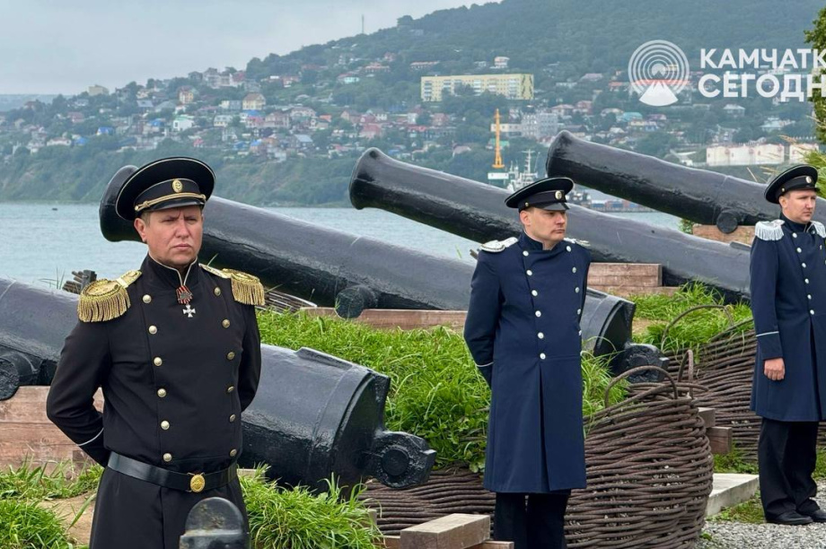 На Камчатке отметили годовщину Победы над англо-французской эскадрой. . Фотография 1