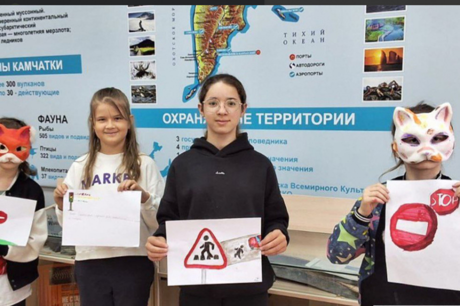 Камчатские школьники на каникулах изучают ПДД. Фото: мэрия ПКГО. Фотография 2