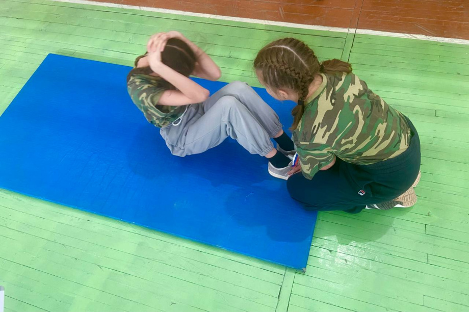 Военно-патриотическая игра «Зарница 2.0» проходит на Камчатке. Фото: ТГ "Олег Бондаренко УКМР". Фотография 6