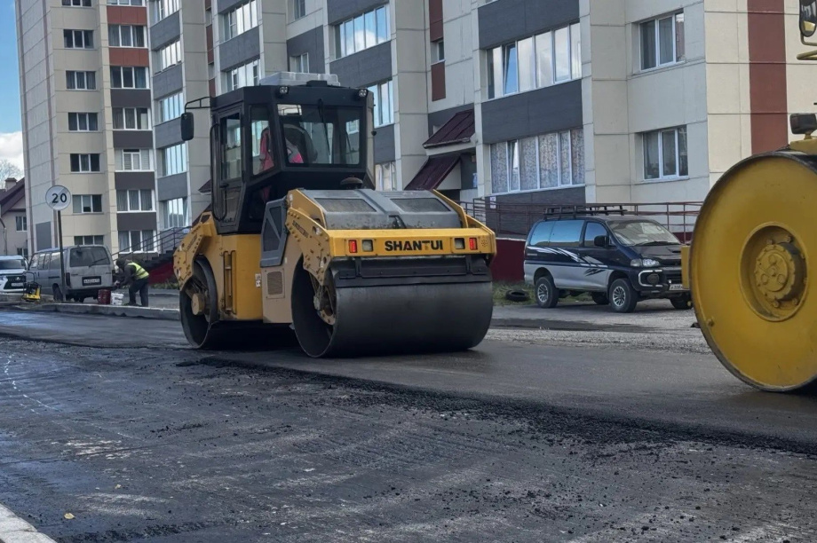 Савченко закатали: в мкр. Северо-Восток Петропавловска меняют дорожное покрытие. Фото: администрация ПКГО. Фотография 6